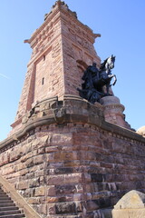 Kyffhäuser Denkma, auch Barbarossadenkmal, ist ein Kaiser-Wilhelm-Denkmal im Kyffhäusergebirge...