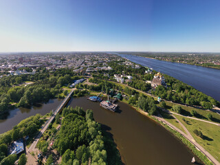 Fototapeta premium Panoramic drone views of city blocks, recreation parks and the Yaroslavl embankment