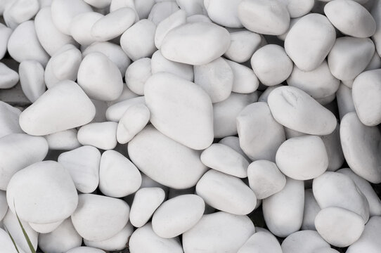 White, large, smooth decorative stones. © Sviatoslava
