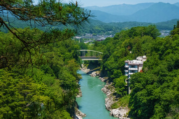 新緑の天龍峡と姑射橋　長野県