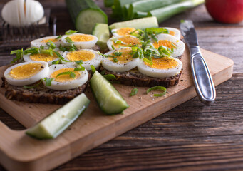 Sandwich with boiled eggs and chives
