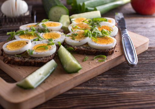 Sandwich with boiled eggs and chives