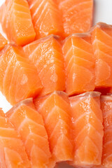 新鮮で美味しいサーモンの刺身