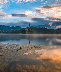Fototapeta na wymiar Lake Bled on a summer morning