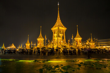 Obraz premium The night view of Phra Merumas (Golden Crematorium) or Royal Crematorium is where the Royal Urn is placed on the pyre (Phra Chittakathan) for the cremation, Bangkok, Thailand.