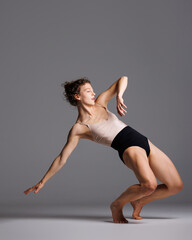 Obraz premium Young beautiful yoga female is exercising in classroom