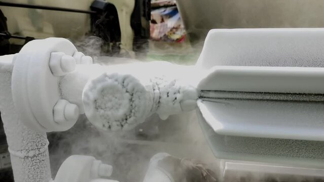 the process of transferring liquid oxygen from a delivery truck to a reservoir in a hospital causes the pipes to freeze and form ice and ice vapor with very cold temperatures