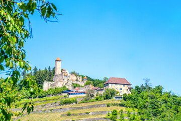 Burg Hornberg mit Bootshafen, Neckarzimmern, Deutschland 