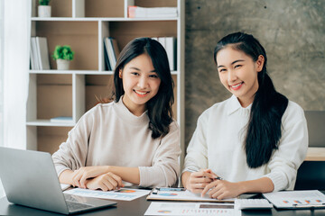 Asian businesswoman shaking hands to congratulate success.