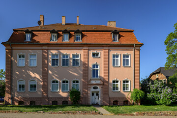 Denkmalgeschütztes ehemaliges Verwaltungsgebäude der Jahrhundertwende am Bahnhof von Bad Belzig