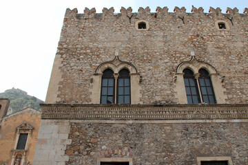 Fototapeta premium medieval palace (corvaja) in taormina in sicily (italy)
