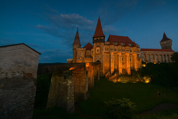 Fototapeta premium Night landscape at Corvin (Hunyad) Castle in Hunedoara, an amazing landmark from Transylvania, one of the biggest castles in Europe. Travel to Romania.
