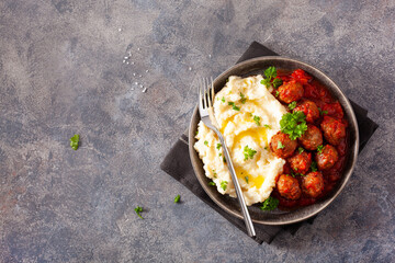 keto paleo diet lunch mashed cauliflower with meatballs