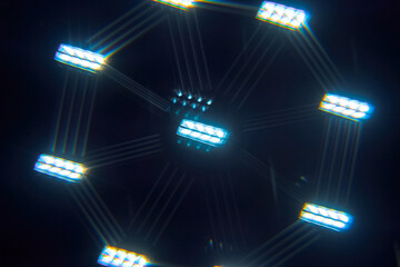 Lichter Kaleidoskop Spiegelung abstrakt Muster bei Nacht
