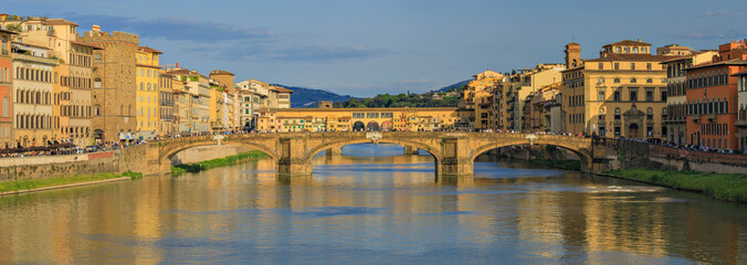 Fototapeta na wymiar Ponte Vecchio et Ponte Santa Trinita, Florence, Italie