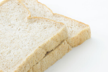全粒粉入りの食パン　白バック