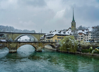 Fototapeta na wymiar Bridges and swiss buildings on Aare in Bern, Switzerland