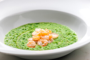 creamy spinach soup with prawns