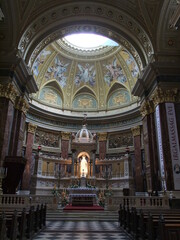 Fototapeta na wymiar Interior of St Stephen's Basilica, Budapest. Irgalmassag Eve.