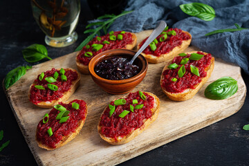 Bruschetta with grated beetroot, herbs and caramelized onion