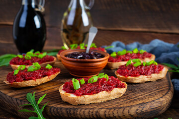 Bruschetta with grated beetroot, herbs and caramelized onion