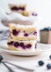 cake with blueberries
