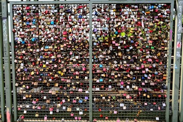 Liebesschlösser an einer Brücke in Köln Deutschland