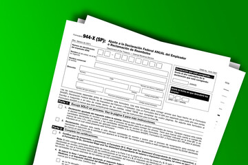 Obraz premium Form 944-X (SP) documentation published IRS USA 03.30.2021. American tax document on colored