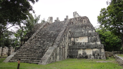 Fototapeta na wymiar ancient mayan ruins