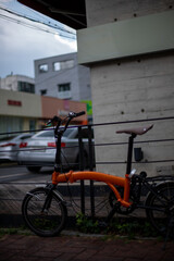 거리에 세워진 자전거
bicycle parked on the street
 - obrazy, fototapety, plakaty