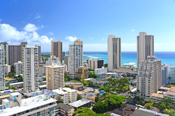 Obraz premium Overlooking Waikiki with surrounding high rises and ocean views