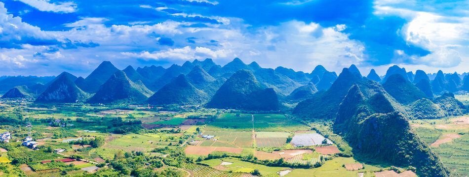 Natural scenery of Guilin, Guangxi, China © Weiming