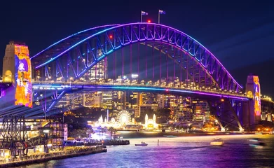 Photo sur Plexiglas Sydney Harbour Bridge Colourful Light show at night on Sydney Harbour NSW Australia. The bridge illuminated with lasers and neon coloured lights 
