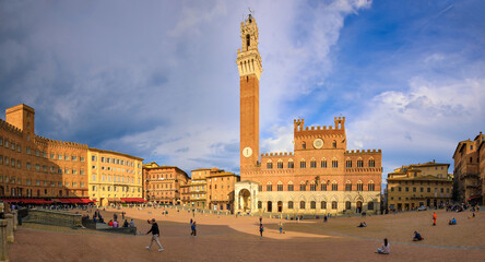 Fototapeta na wymiar Palazzo Pubblico, Piazza del campo,Sienne, Toscane