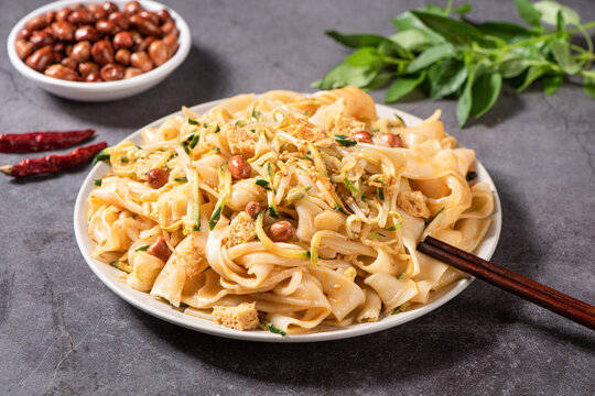 Chinese Food Snacks Liangpi (cold noodle)