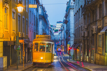tram on line 28 in lisbon, portugal at night - obrazy, fototapety, plakaty