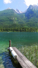 Bootssteg am Hintersee bei Ramsau mit Blick auf den Hochkalter