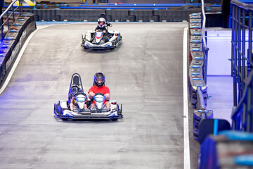 Father and child, son, having fun at gokart carting car race - obrazy, fototapety, plakaty