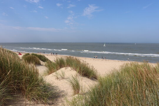 Sommerlicher Nordseestrand bei De Haan, Belgien