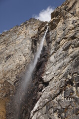Fototapeta na wymiar waterfall in the Vasudhara mountains