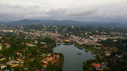 Fototapeta na wymiar The city of Kandy is surrounded by high mountains covered with jungle and tropical vegetation