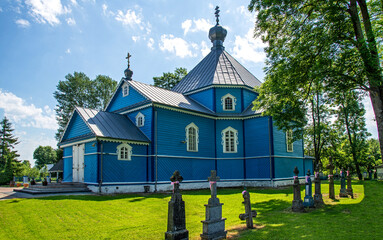 General view and architectural details of the wooden temple built in 1884, the Orthodox Church of St. Michael the Archangel in the town of Nowy Kornin in Podlasie, Poland. - obrazy, fototapety, plakaty