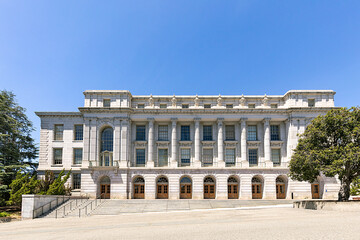 Fototapeta na wymiar university building in Oakland