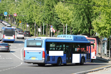 Fototapeta na wymiar Bus on the road in Seoul, Bus billboards