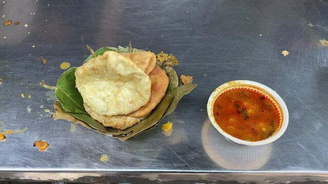 Hing Kochuri and potato sabji sold in Indian street in morning time. 4k.