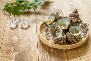 サザエのザル盛り付け