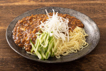 ジャージャー麺