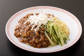 ジャージャー麺