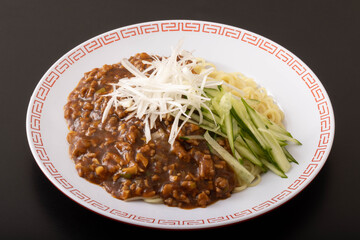 ジャージャー麺