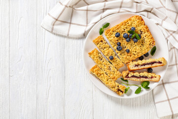 sliced blueberry crumble pie on plate, top view